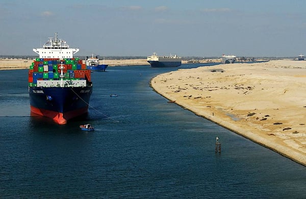 Доходы Суэцкого канала упали на 50%