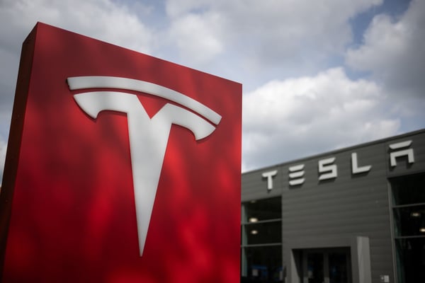 СМИ: Маск уволил почти всю команду Supercharger в Tesla