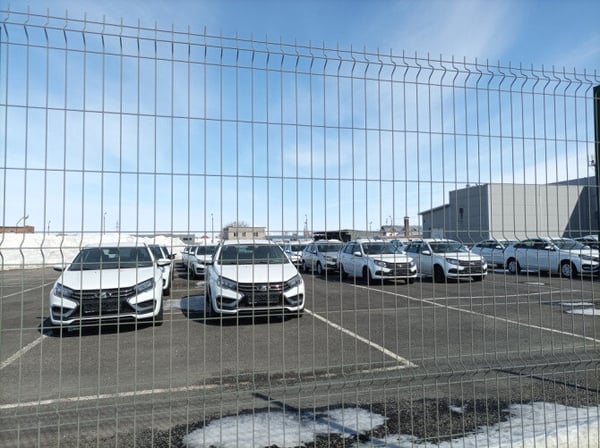 Продажи новых легковых авто в РФ в марте выросли в 2,1 раза